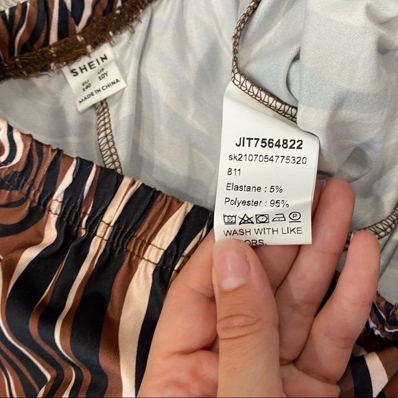 SHEIN - Girls Allover Marble Print Flare Leg Pants - Picture 4 of 6